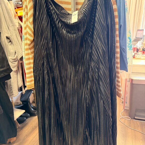 Anthropologie Plus size shiny black midi skirt - Picture 2 of 2